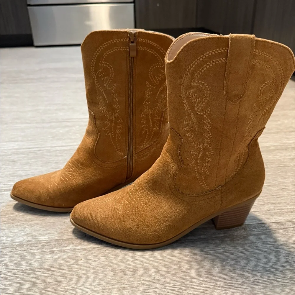 Styleloop Khaki Faux Suede Western Ankle Boots - Picture 9 of 10
